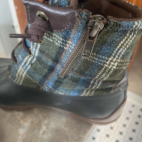 Sperry rain boot. Only worn a few times. In great condition. - Picture 4 of 8